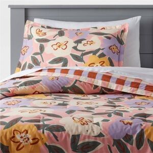 PILLOWFORT NWT flower/plaid reversible kids comforter set -twin